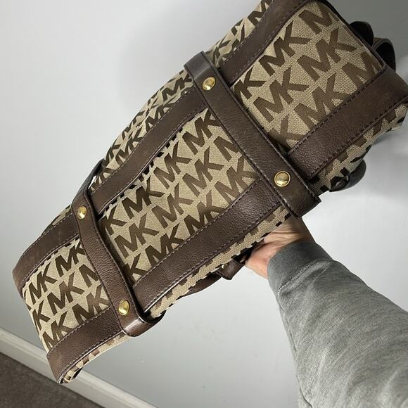 MICHAEL KORS Tan Large Zip Closure Brown Leather Canvas Logo Duffle Style Bag - Picture 3 of 9